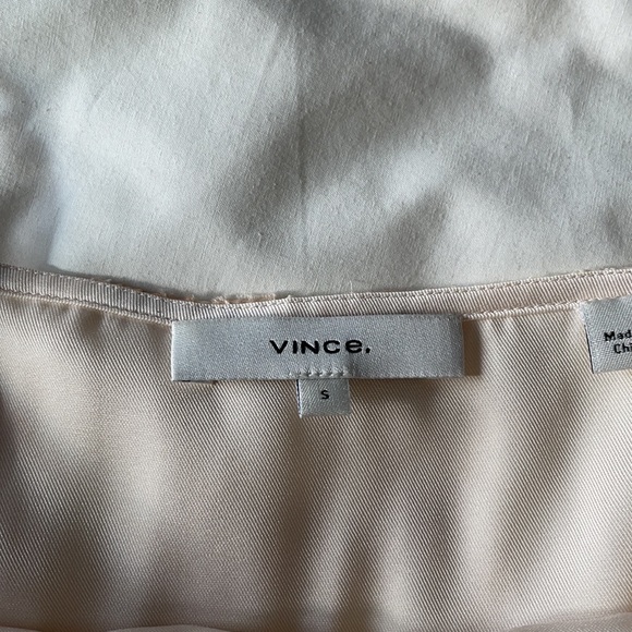Vince. Delicate pleated top - Picture 3 of 6